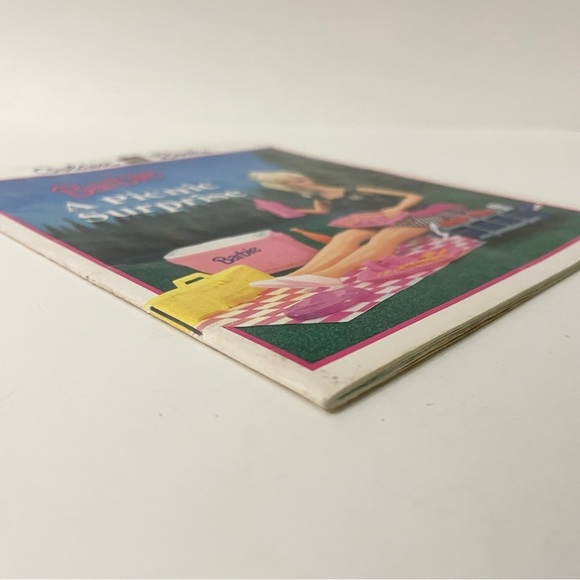 Vintage Barbie A Picnic Surprise Book - Picture 2 of 13